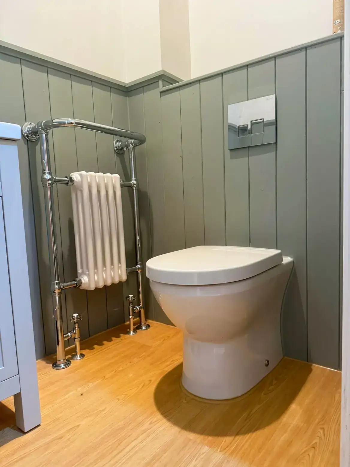 Heritage Panelled Charm 01